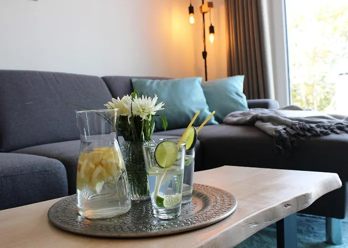 FerienHAUS Marta am Diemelsee im Sauerland mit eigener Sauna, Garten, Terrasse, Balkon und Blick auf den See